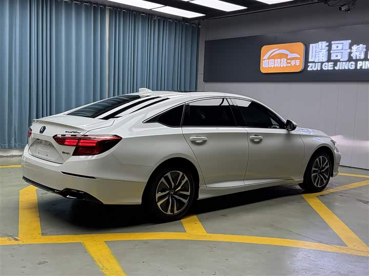 Фото 7 - Honda Inspire