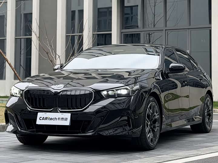 Фото 1 - BMW 5 Series