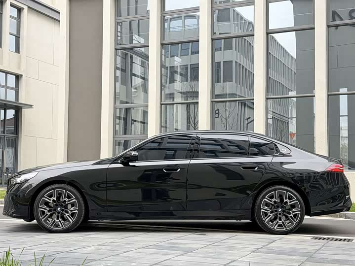 Фото 6 - BMW 5 Series