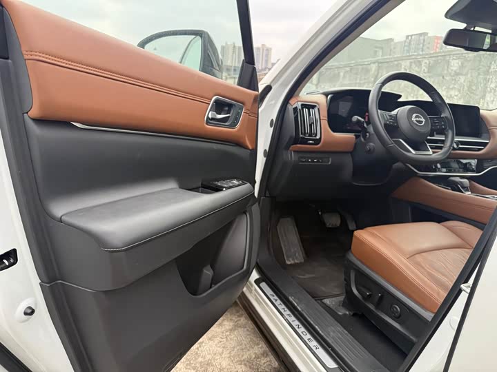 Фото 8 - Nissan Pathfinder