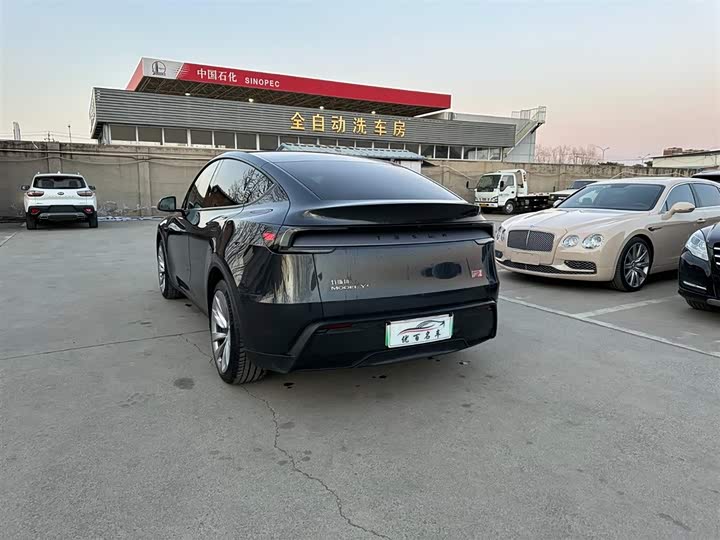 Photo 4 - Tesla Model Y