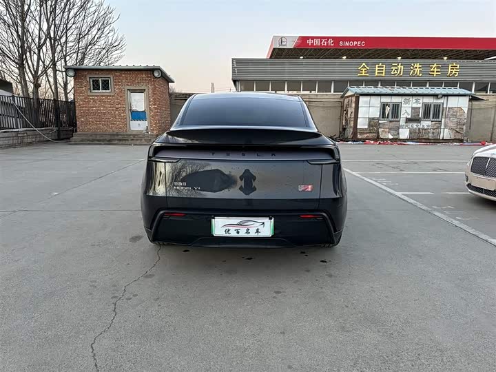 Photo 5 - Tesla Model Y