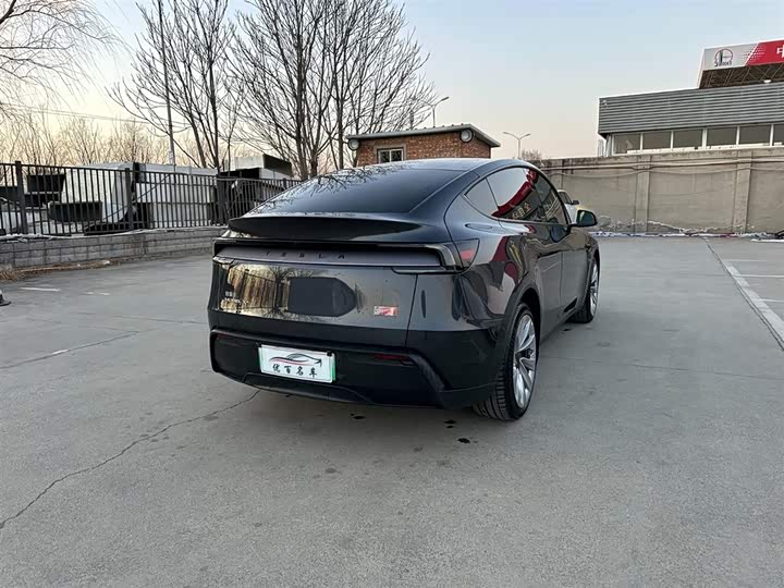 Photo 6 - Tesla Model Y