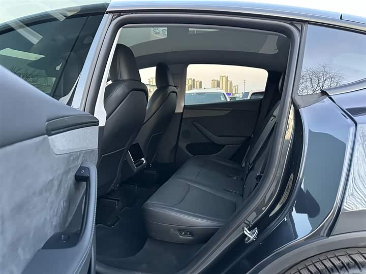 Photo 9 - Tesla Model Y