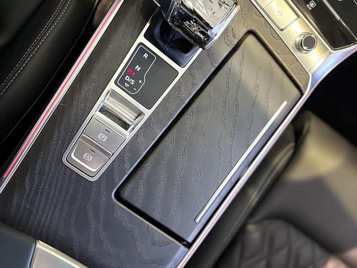 Фото 9 - Audi A6L