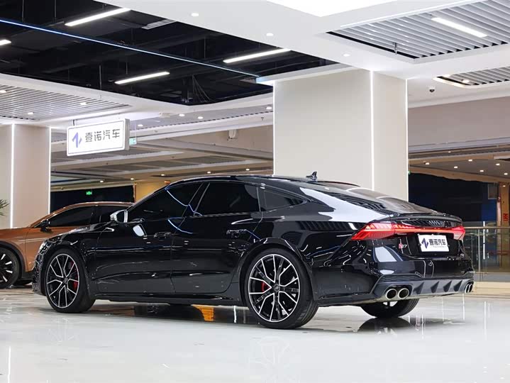 Фото 4 - Audi S7