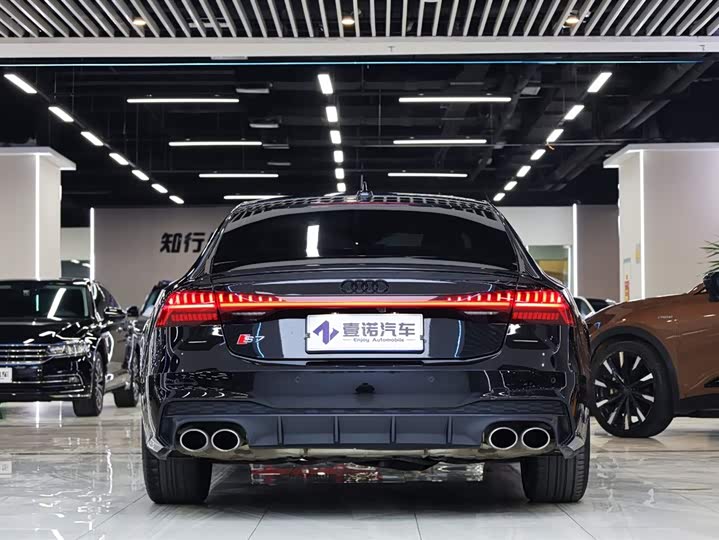 Фото 5 - Audi S7