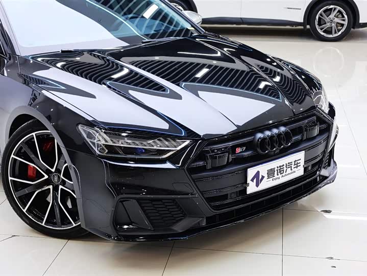 Фото 9 - Audi S7