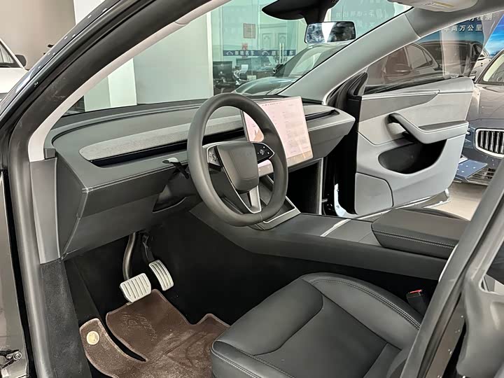 Фото 9 - Tesla Model Y