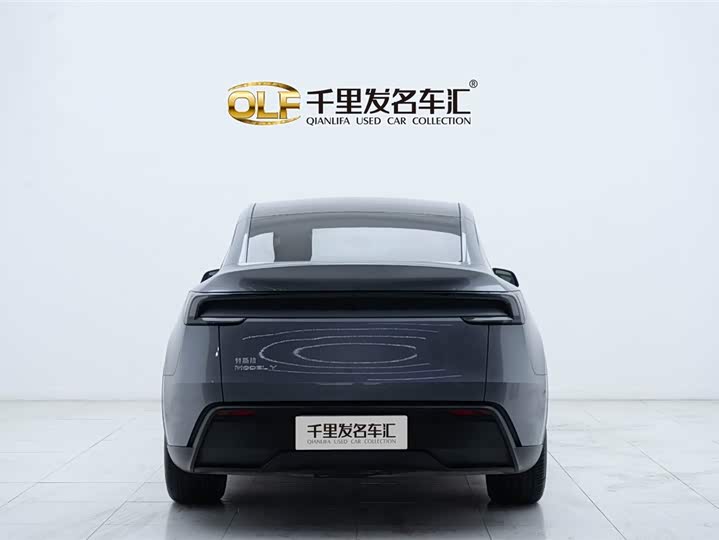 Photo 5 - Tesla Model Y