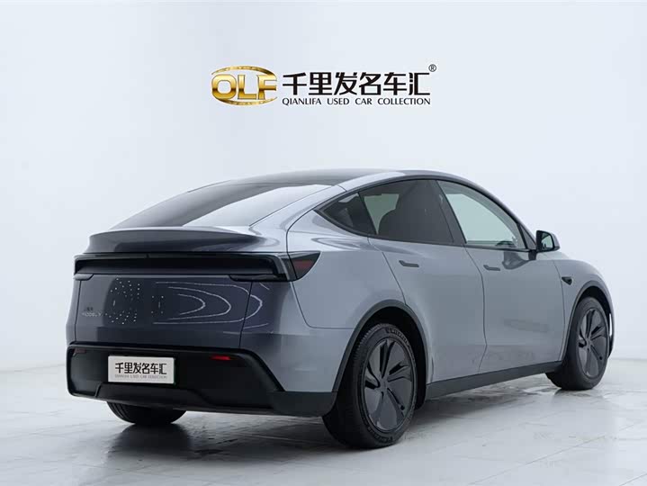 Photo 6 - Tesla Model Y