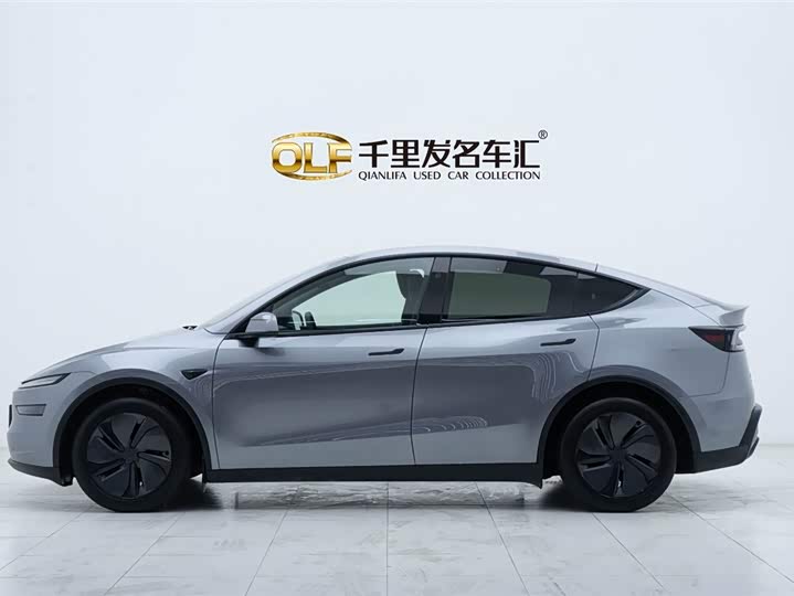 Photo 7 - Tesla Model Y