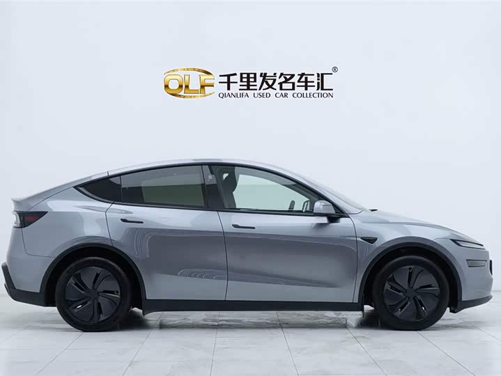 Photo 8 - Tesla Model Y