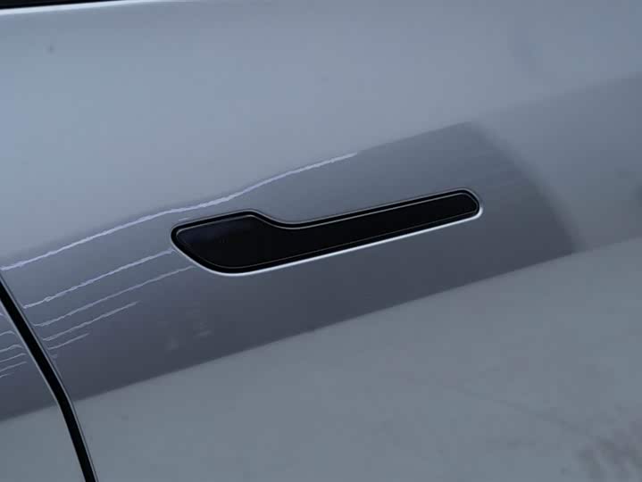 Photo 9 - Tesla Model Y