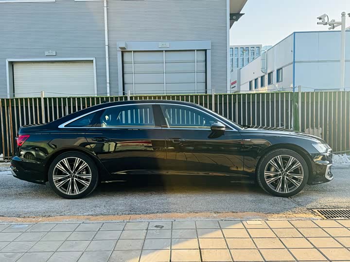 Фото 4 - Audi A6L