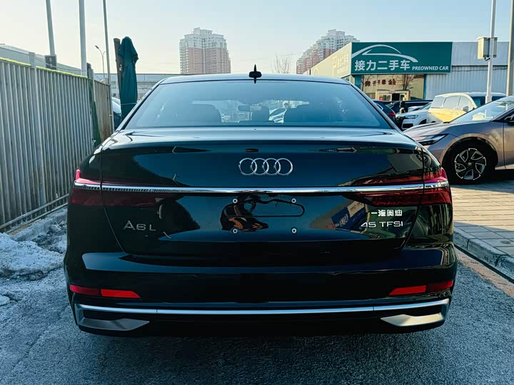 Фото 5 - Audi A6L