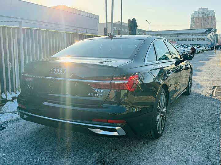 Фото 7 - Audi A6L