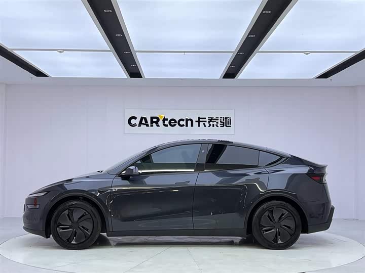 Photo 2 - Tesla Model Y