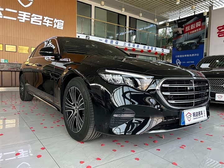 Фото 3 - Mercedes-Benz E-Class