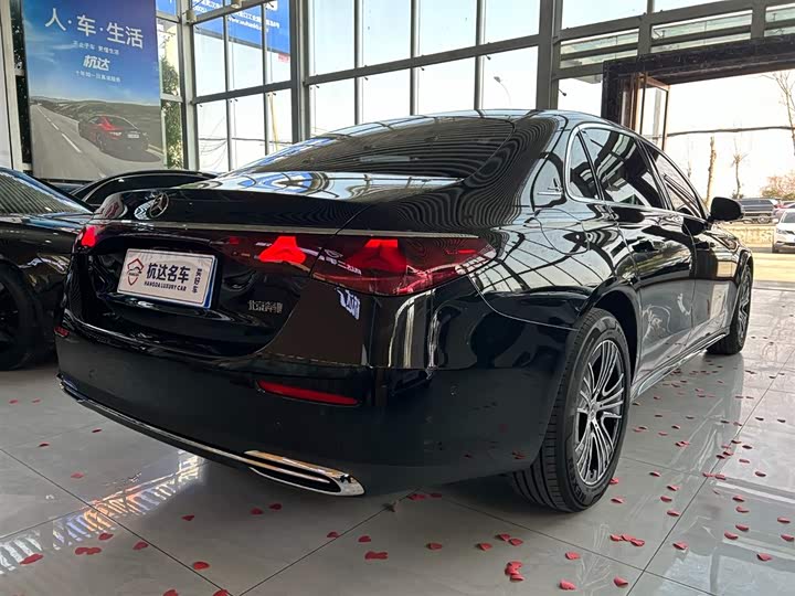 Фото 4 - Mercedes-Benz E-Class