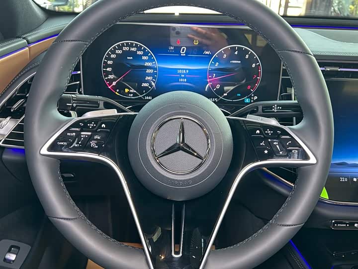 Фото 9 - Mercedes-Benz E-Class