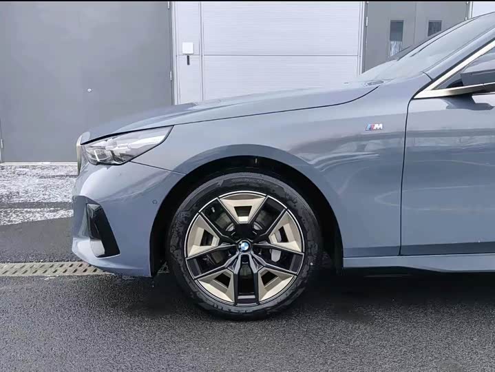 Фото 3 - BMW 5 Series