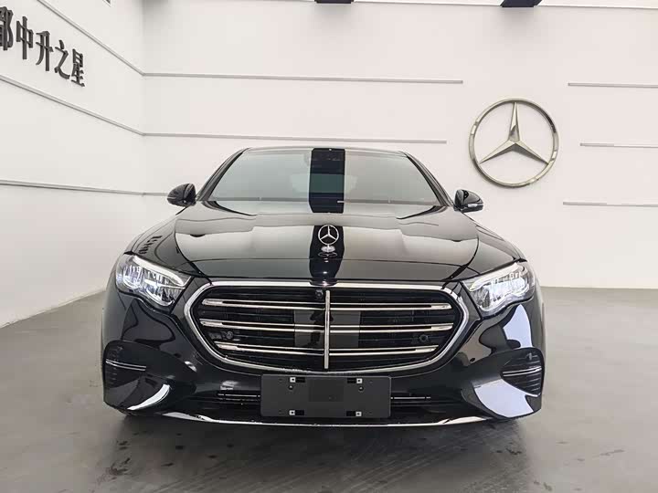 Фото 2 - Mercedes-Benz E-Class