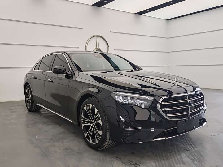 Фото 3 - Mercedes-Benz E-Class