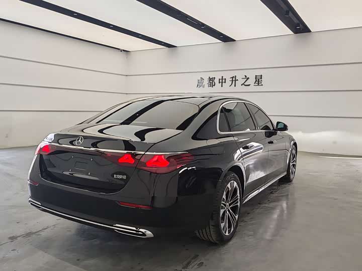 Фото 4 - Mercedes-Benz E-Class