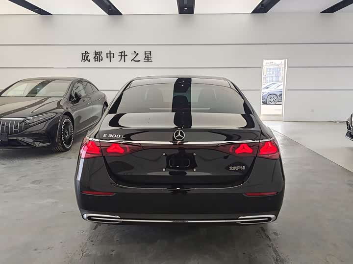 Фото 7 - Mercedes-Benz E-Class