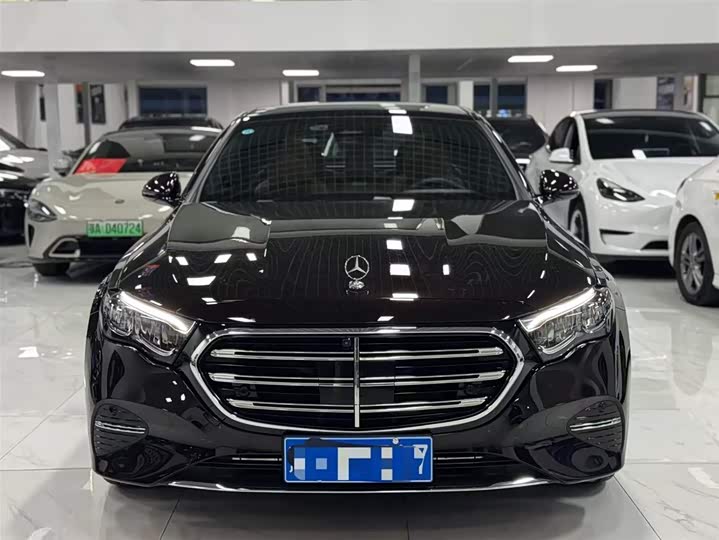 Photo 2 - Mercedes-Benz E-Class