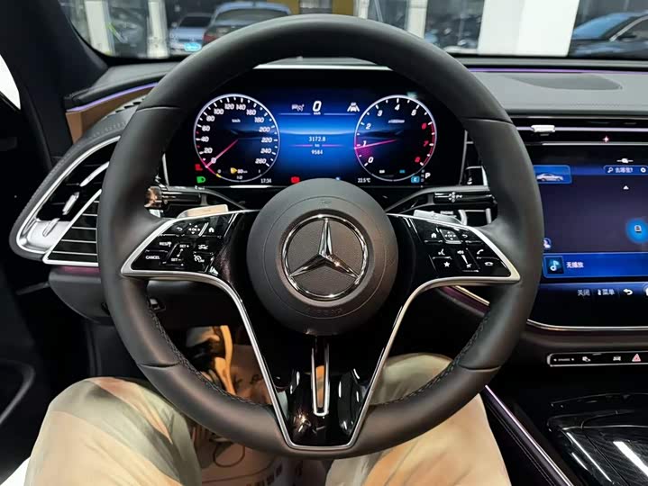 Photo 4 - Mercedes-Benz E-Class