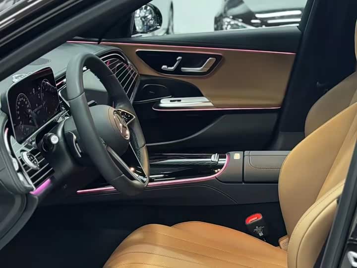 Photo 6 - Mercedes-Benz E-Class