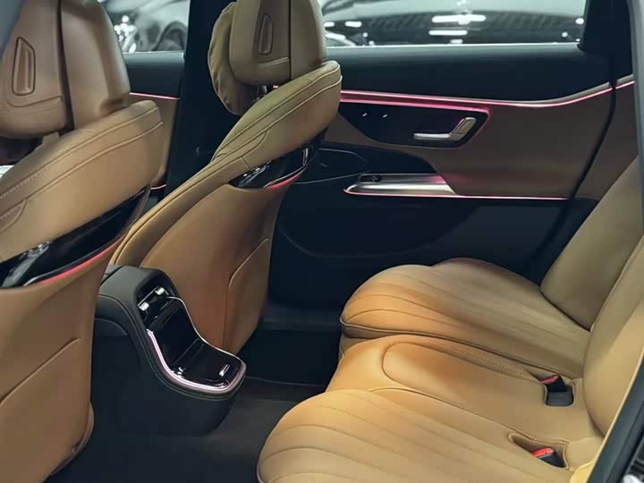 Photo 9 - Mercedes-Benz E-Class