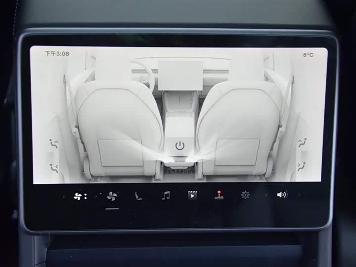 Фото 8 - Tesla Model Y