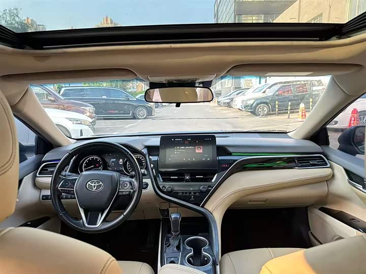 Фото 2 - Toyota Camry