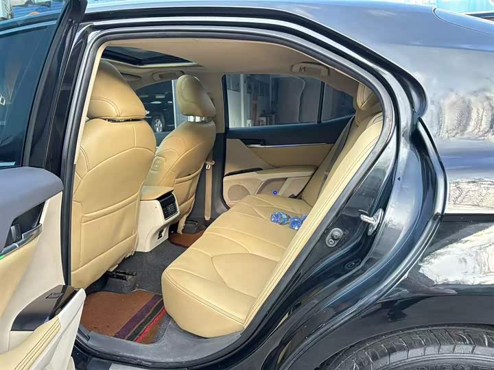 Фото 4 - Toyota Camry