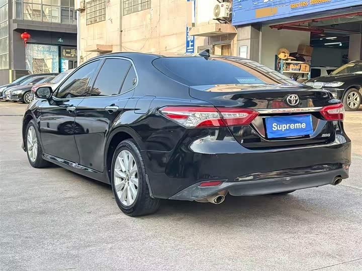 Фото 8 - Toyota Camry