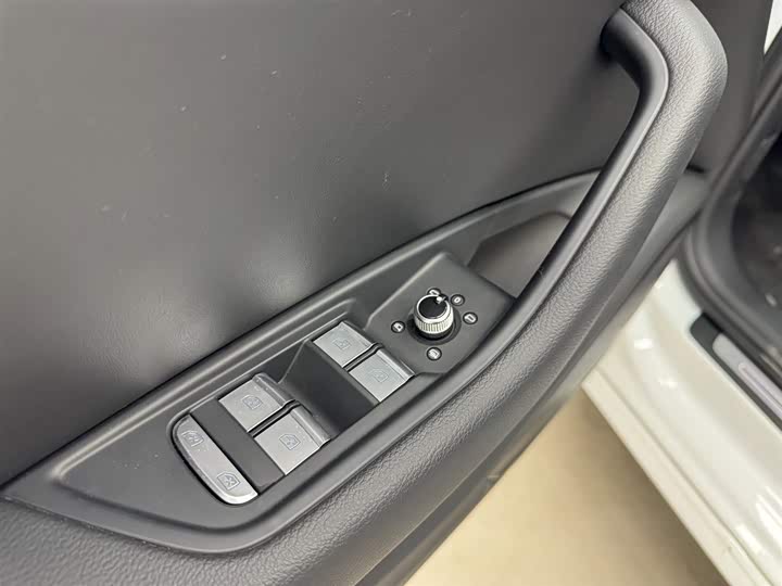 Фото 7 - Audi A4L