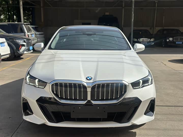 Фото 2 - BMW 5 Series