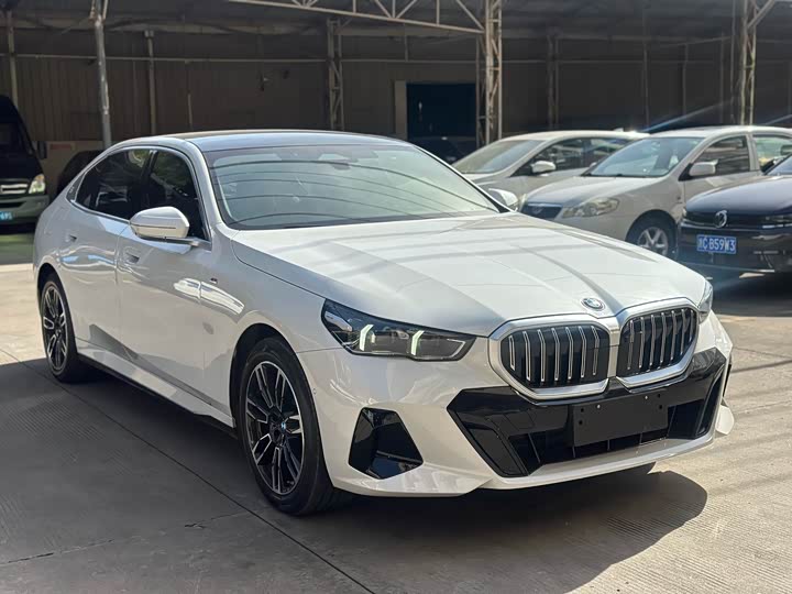 Фото 3 - BMW 5 Series