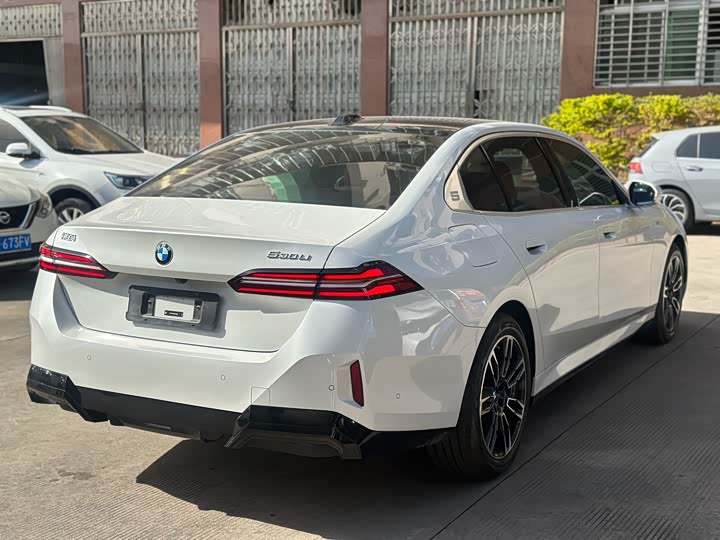 Фото 9 - BMW 5 Series