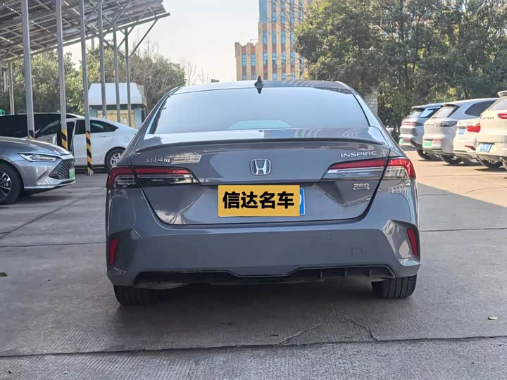 Фото 5 - Honda Inspire