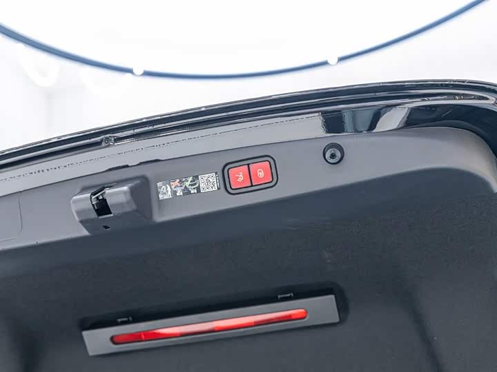 Photo 8 - Mercedes-Benz E-Class