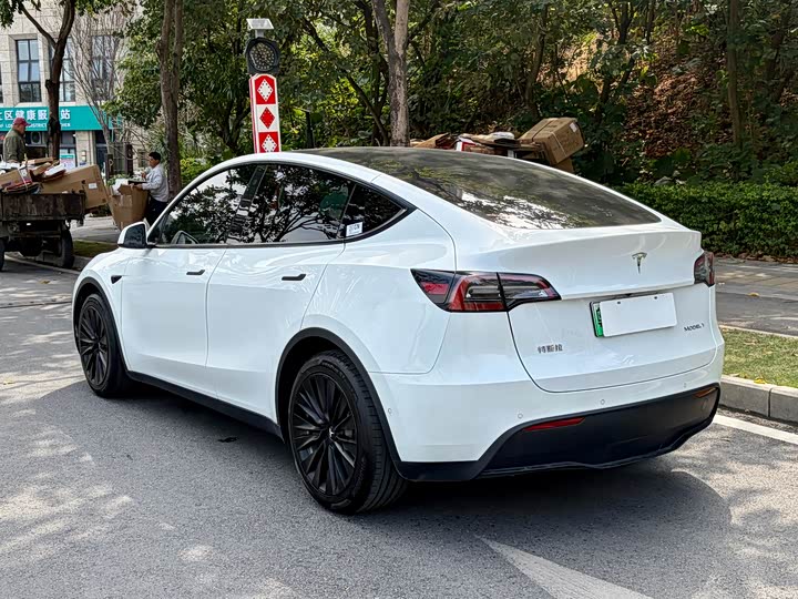 Фото 9 - Tesla Model Y