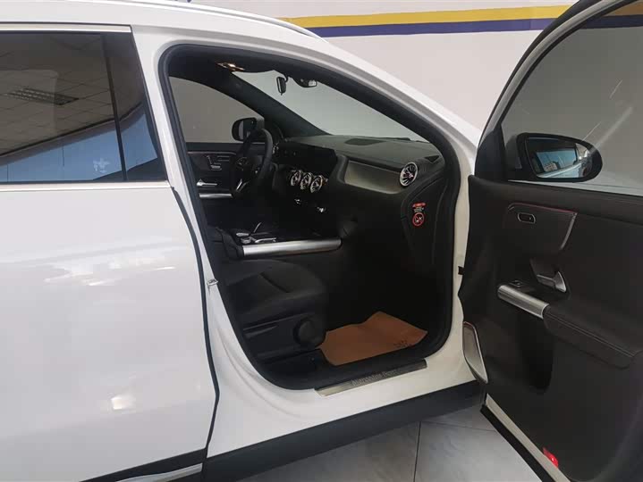 Фото 8 - Mercedes-Benz GLA-Class