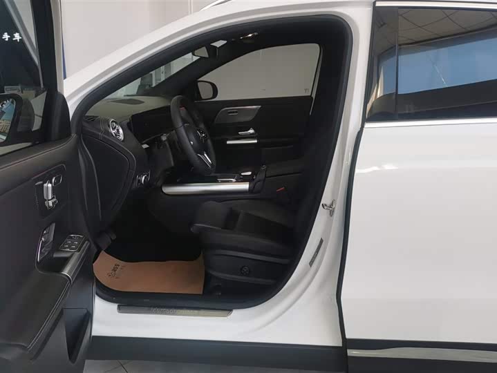 Фото 9 - Mercedes-Benz GLA-Class