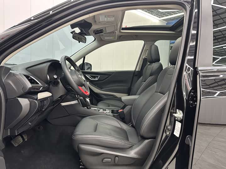 Фото 4 - Subaru Forester