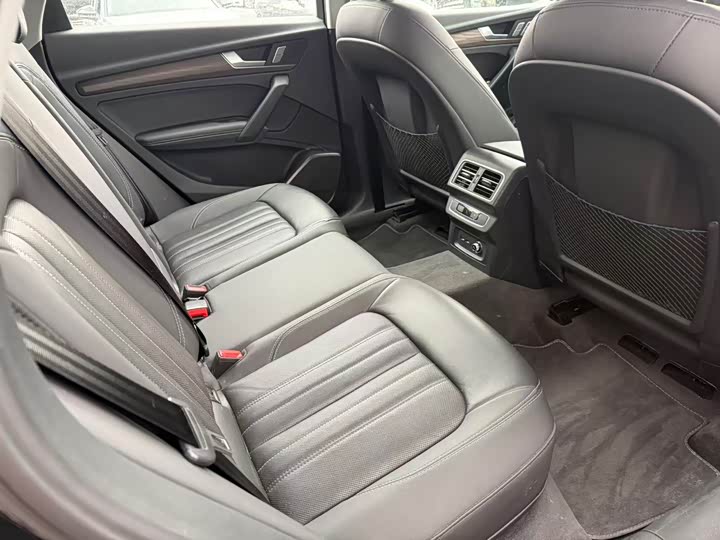 Фото 7 - Audi Q5L