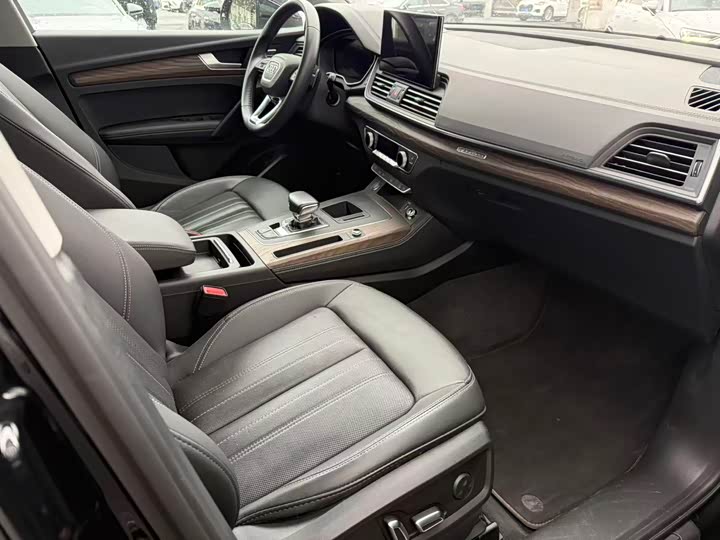 Фото 8 - Audi Q5L